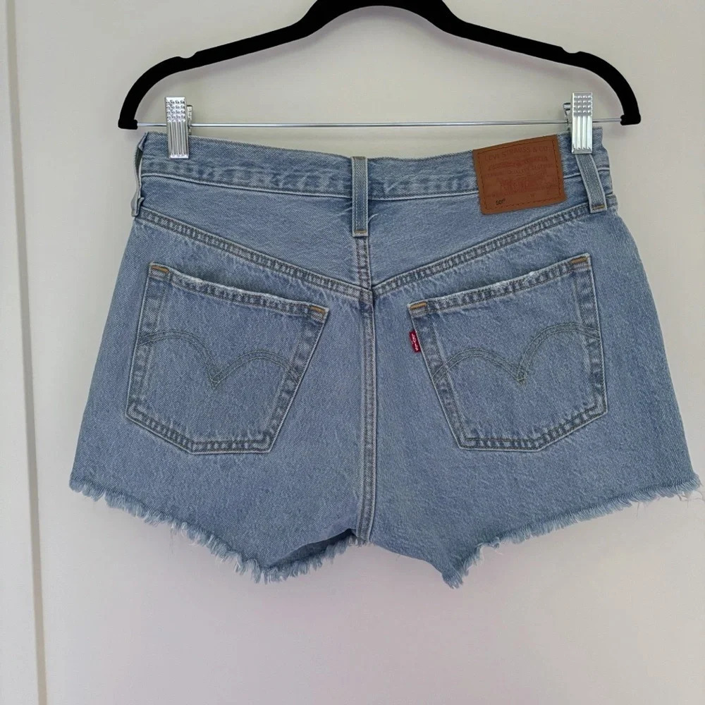 Levi’s Premium 501 Original Fit High Rise Short in Luxor Heat Light Wash Size 28 - Picture 5 of 9